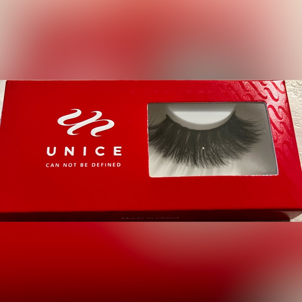 U N I C E Black OS Fashion Lashes